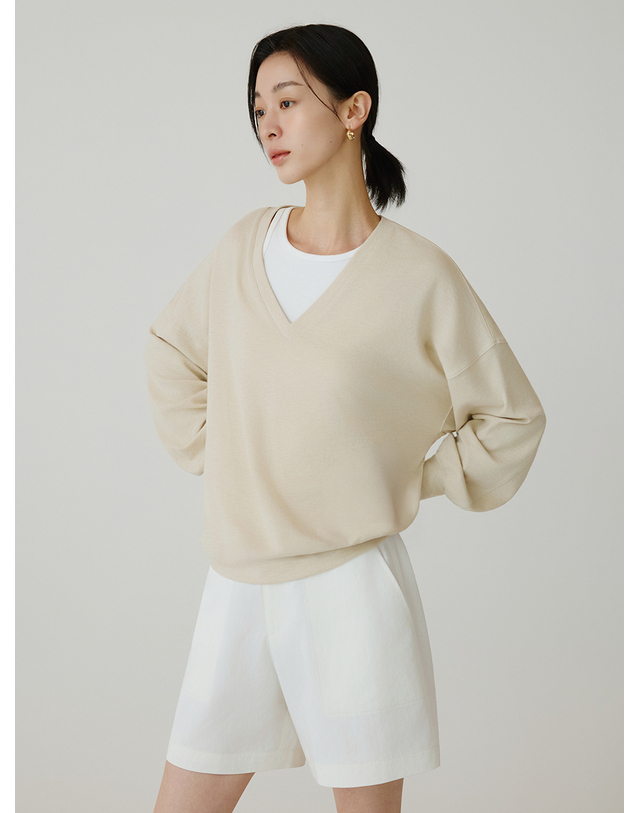 시야쥬 SITP5274 브이넥 가오리 컴포트 티셔츠_Light beige 베이지 착용컷