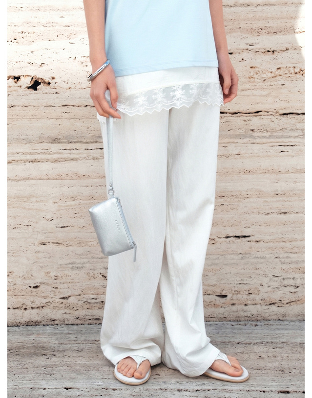 시야쥬 SIAC3124 Loop Leather Mini Pouch_Silver 실버 착용컷