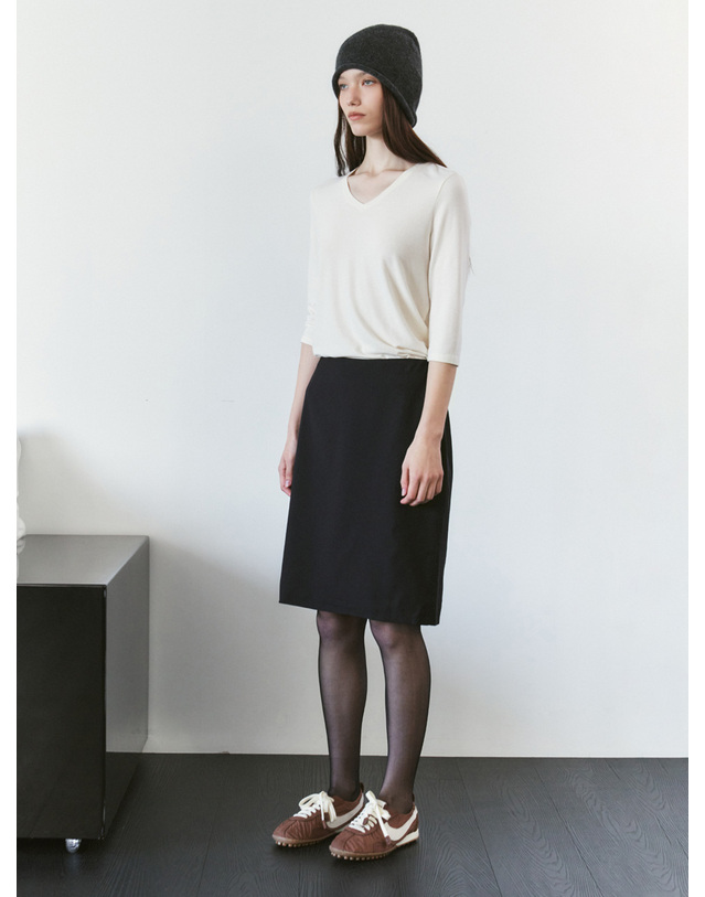 시야쥬 SITP5313 소프트 브이넥 7부 티셔츠_Ivory 아이보리 착용컷