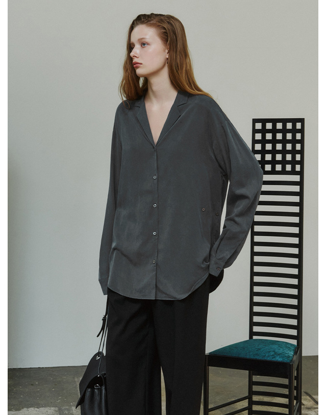 시야쥬 SITP5306 소프트 오픈 카라 랩 셔츠_Midnight navy 네이비 착용컷