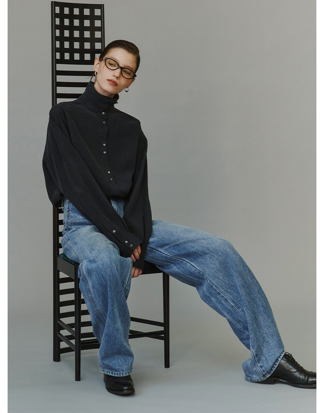 시야쥬 [10/20 예약발송] SITP5304 하이넥 실키 셔츠_Black 블랙 착용컷