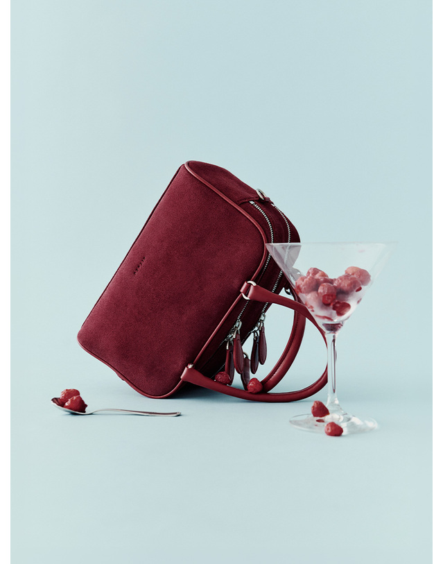 시야쥬 SIAC3144 Mini Puff Suede Bag_Wine 레드 착용컷