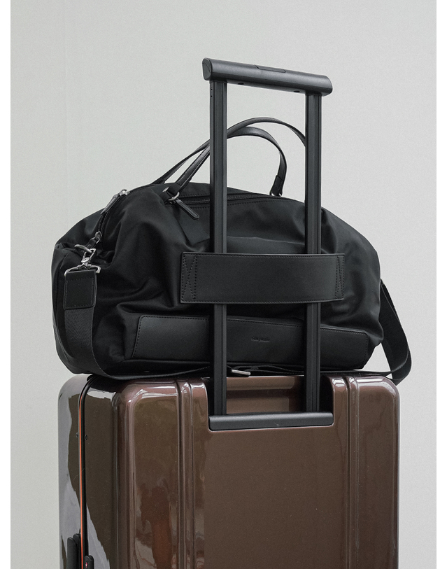 시야쥬 SIAC3066 Roaming Travel Bag M_Black 착용컷