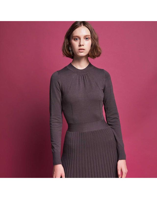 아이홀릭 Neck Strap Flared rib knit dress 착용컷