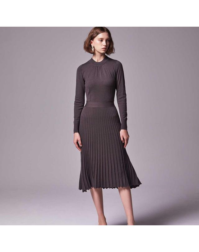 아이홀릭 Neck Strap Flared rib knit dress 착용컷