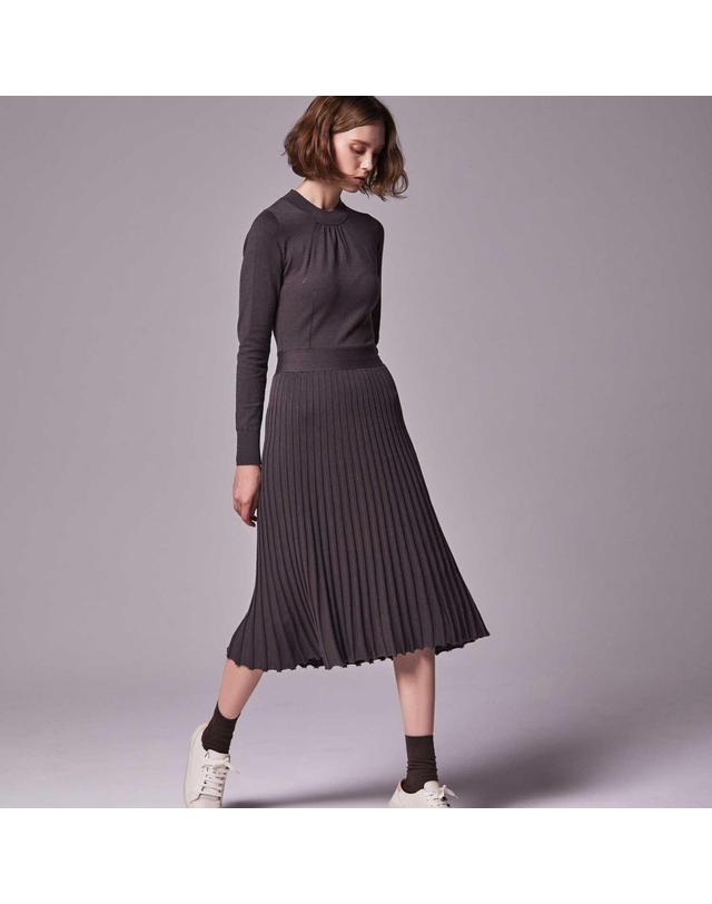 아이홀릭 Neck Strap Flared rib knit dress 착용컷