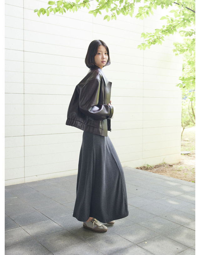 아이홀릭 페이크레더 테일러카라 자켓 착용컷