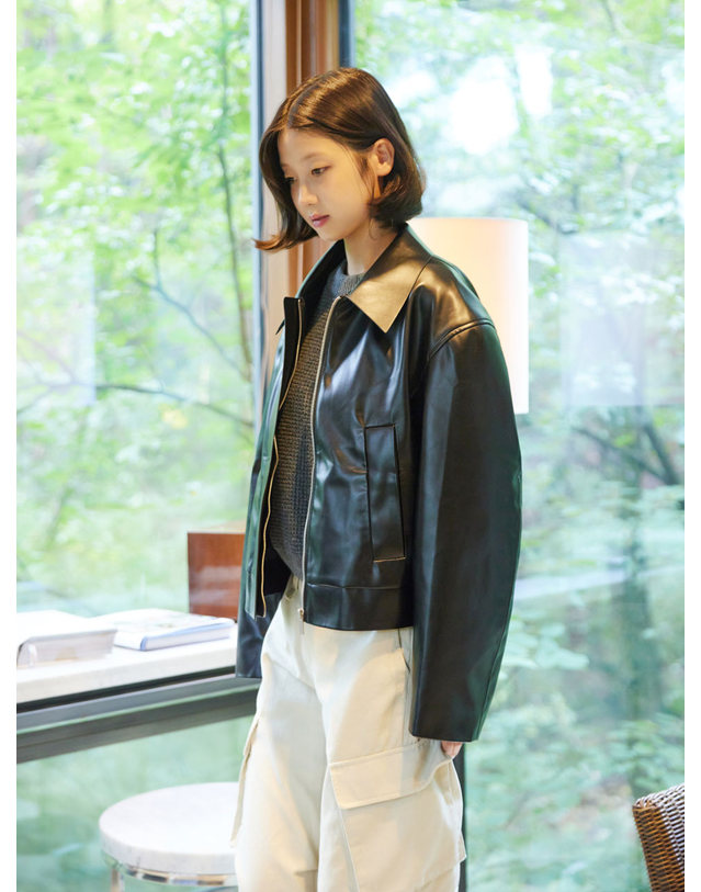 아이홀릭 페이크레더 테일러카라 자켓 착용컷