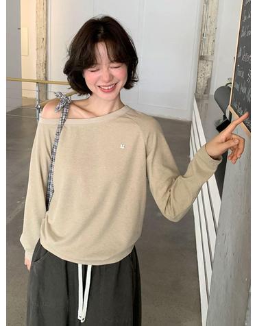 오프숄더 롱슬리브 티셔츠