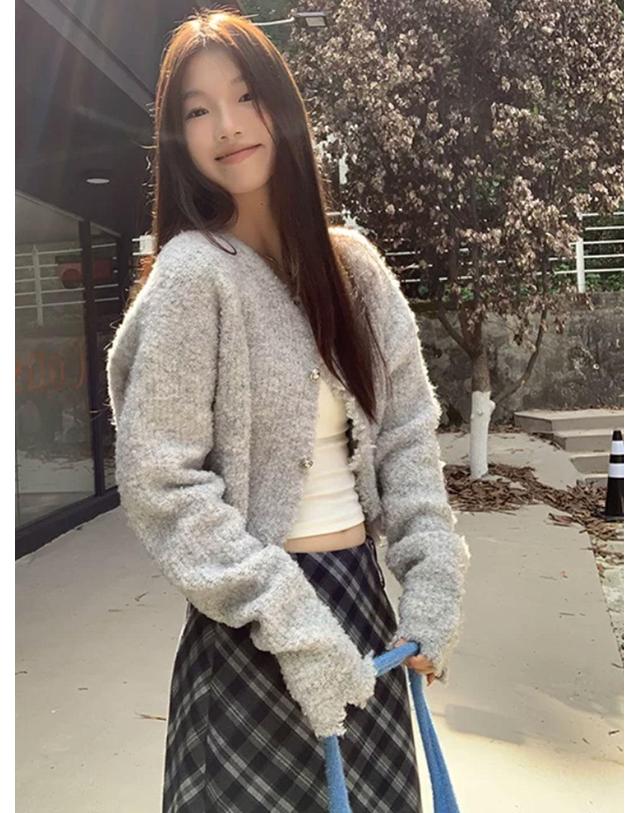 아이홀릭 트위드 크롭 라운드 가디건 착용컷
