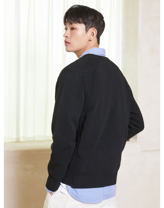 아이홀릭 캐시라이크 라운드 케이블 니트 블랙 5COLOR 착용컷