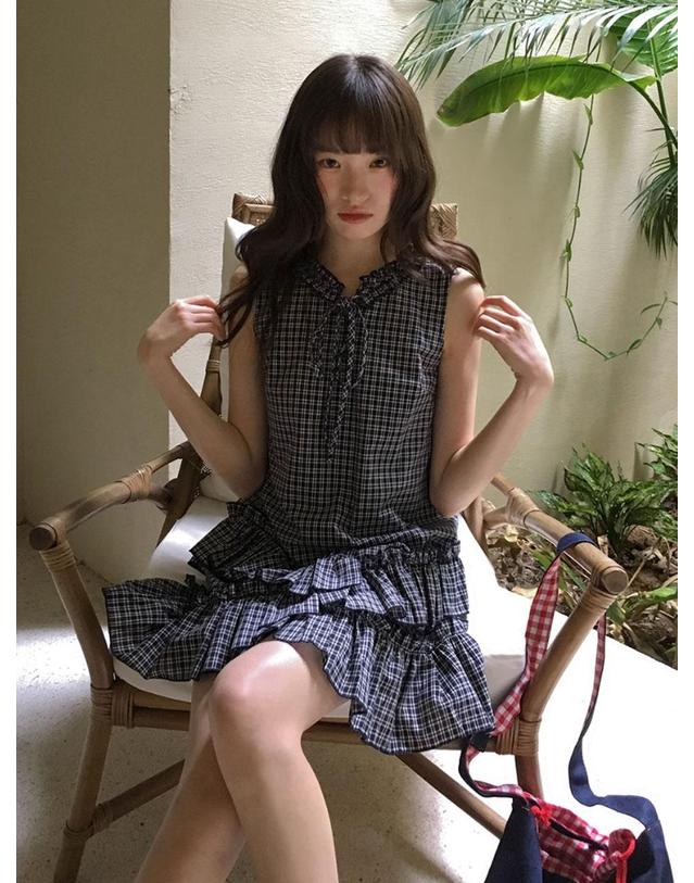 아이홀릭 프릴 체크 미니 원피스 착용컷