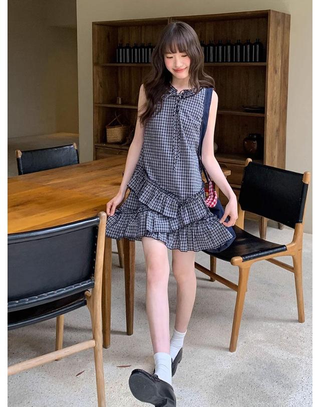 아이홀릭 프릴 체크 미니 원피스 착용컷