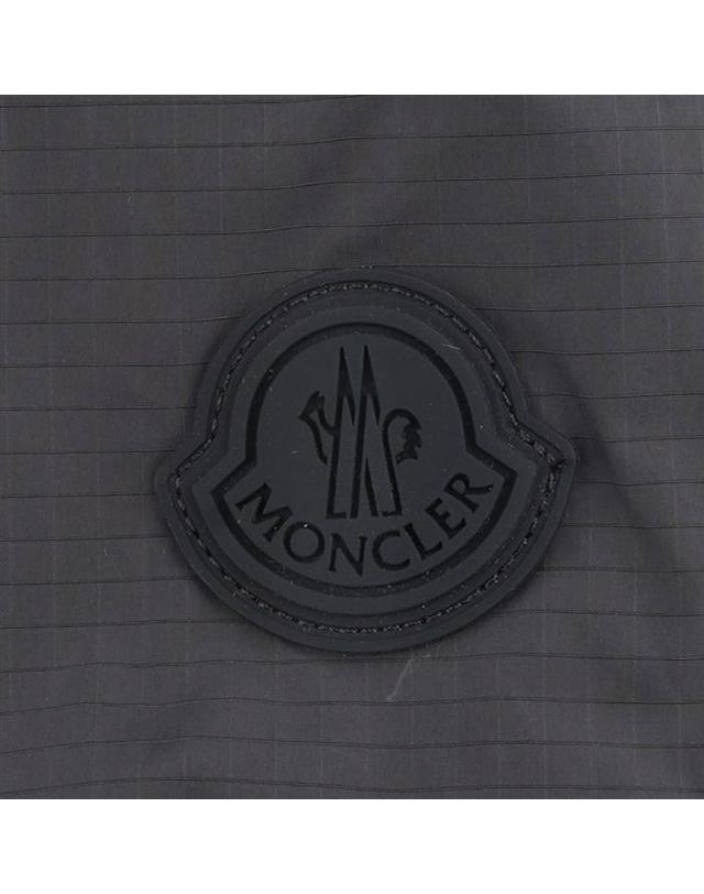 몽클레어 몽클레아 2B00003 598AS 999 카고 블랙 쇼트 팬츠 착용컷