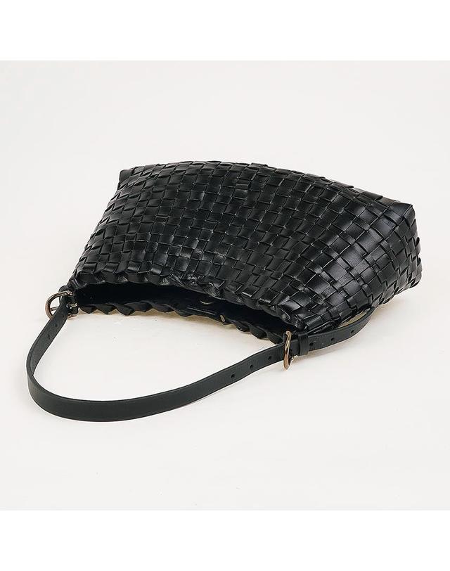 드래곤 디퓨전 [드래곤디퓨전] FW26 여성 호보 살비지 숄더백 8170 BLACK 착용컷