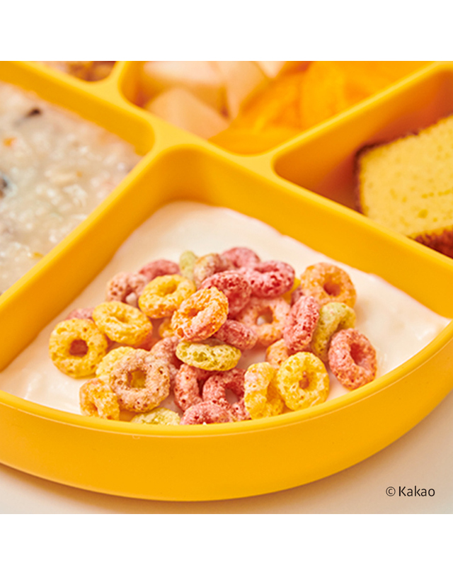 카카오프렌즈 카카오프렌즈 리틀라이언 실리콘 흡착식판 착용컷