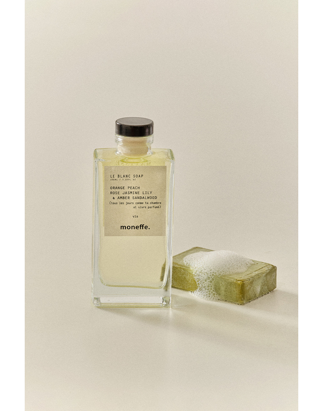 모네프 오늘 나의 리추얼 레이어드 감성 실내 디퓨저 - 11 Scent 착용컷