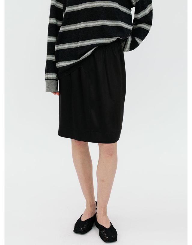 르비에르 VISCOSE SATIN BANDING SKIRT (BLACK) 착용컷