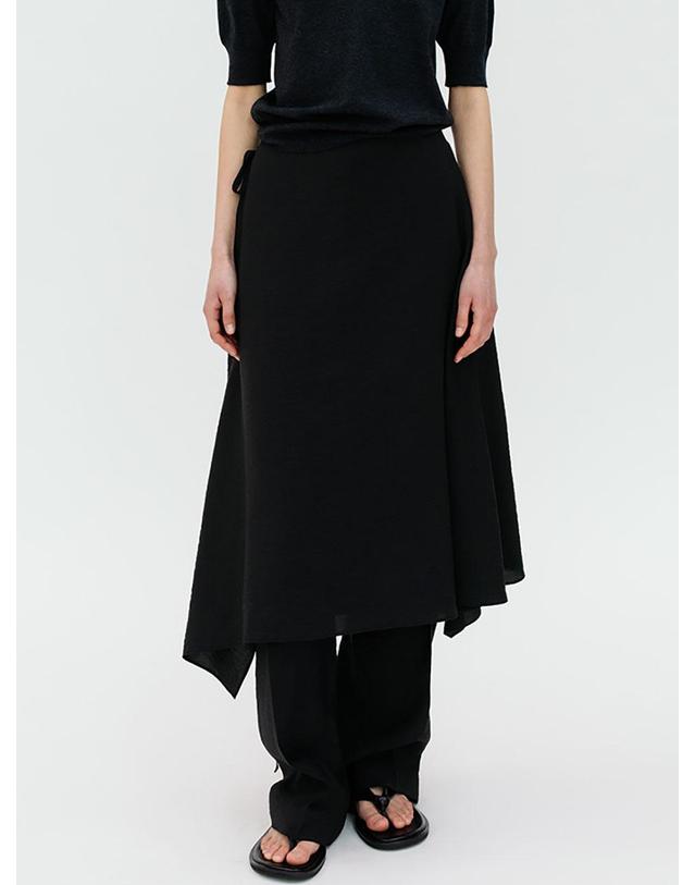 르비에르 SILKY ASYMMETRIC WRAP SKIRT (BLACK) 착용컷