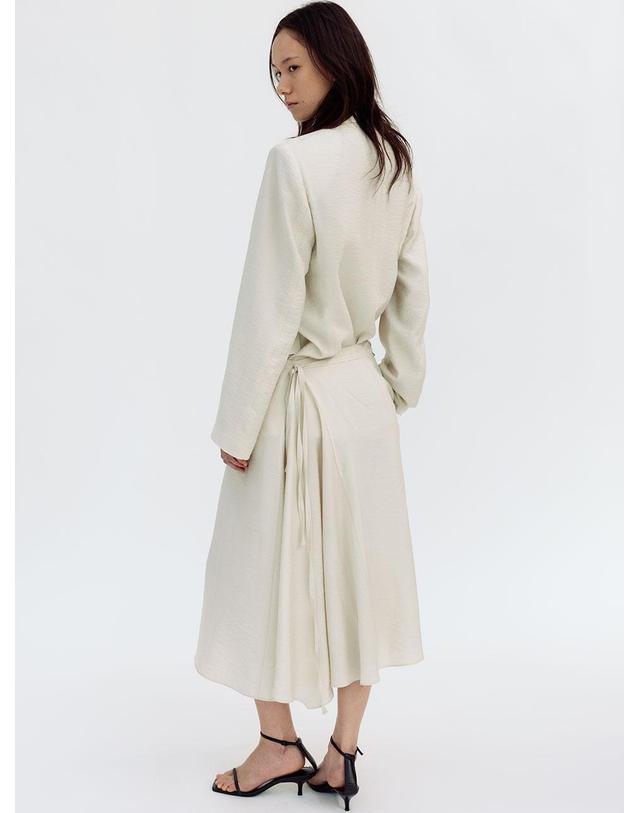 르비에르 SILKY ASYMMETRIC WRAP SKIRT (ECRU) 착용컷