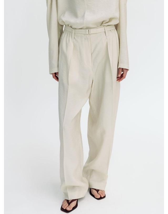 르비에르 SILKY BELTED BARREL PANTS (ECRU) 착용컷