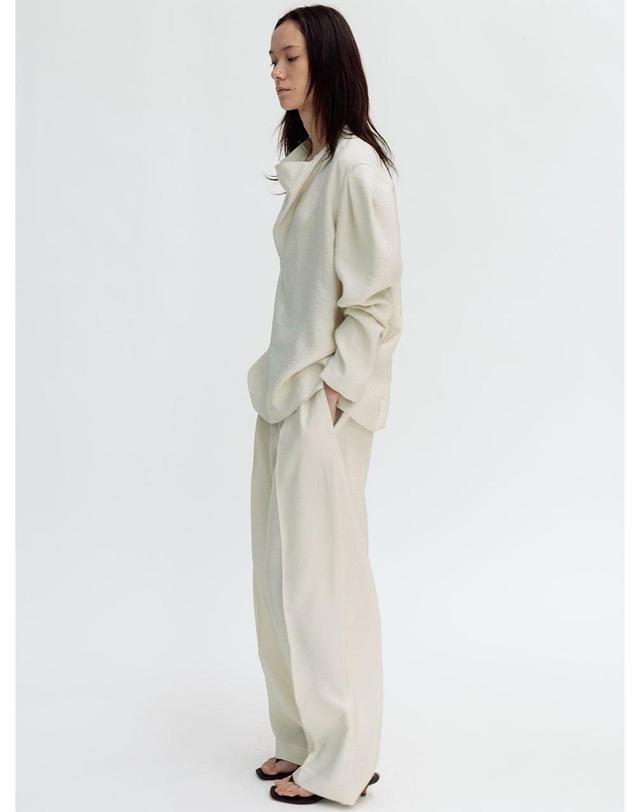 르비에르 SILKY BELTED BARREL PANTS (ECRU) 착용컷
