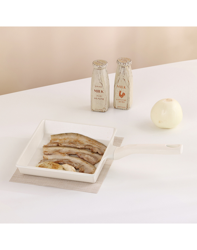 베카 [베카] 블랑우드 세라믹 인덕션겸용 IH 양손 큰 사각팬 착용컷