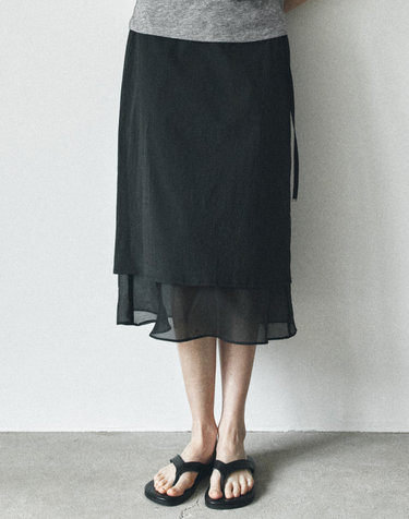 P3284 오버레이 미디 스커트_Black