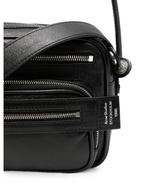 아크네 스튜디오 [해외직구] 26FW 아크네 스튜디오 카메로 파티 숄더백 C10240D 900 BLACK 착용컷