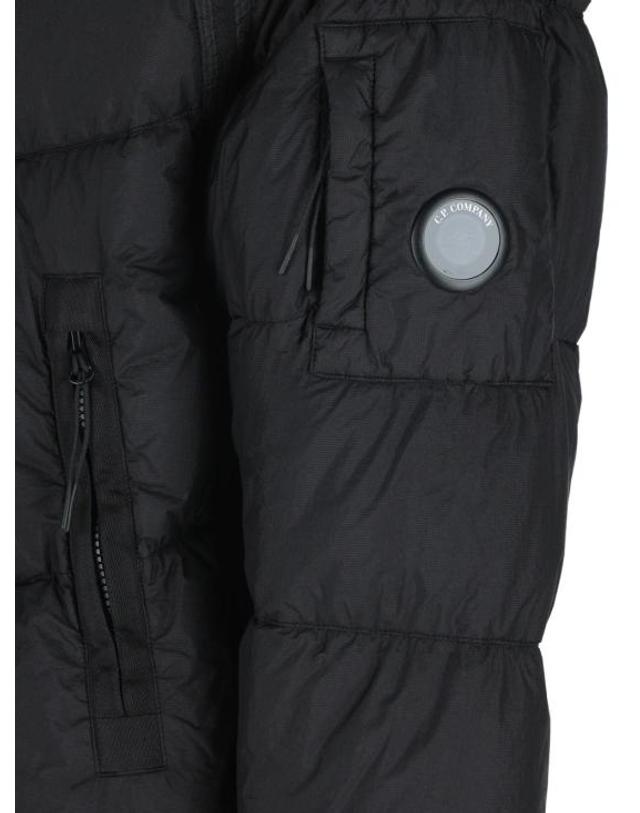 씨피 컴퍼니 [해외직구] 26FW 씨피 컴퍼니 자켓 21CMOW210A110655G999 BLACK 착용컷