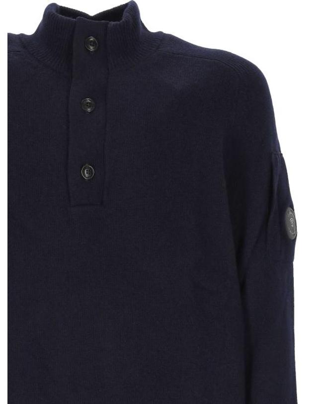 씨피 컴퍼니 [해외직구] 26FW 씨피 컴퍼니 집업 니트 21CMKN087A 110149A888 NAVY 착용컷