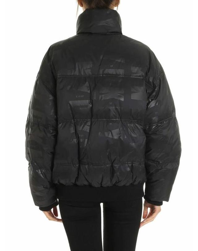 디케이엔와이 [해외직구] 19FW 디케이엔와이 숏패딩 P9GJ1C29BLK Black 착용컷