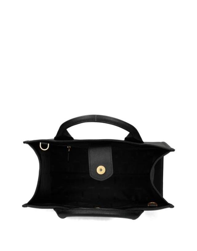 디케이엔와이 [해외직구] 24FW 디케이엔와이 토트백 R43AKQ11 BGD Black 착용컷