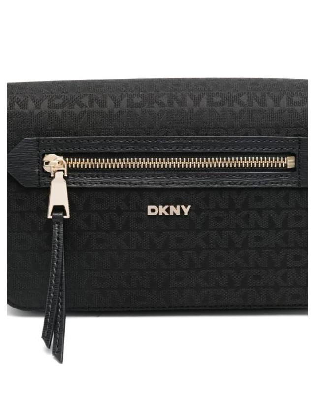 디케이엔와이 [해외직구] 24FW 디케이엔와이 숄더백 R43EFE21 G8Y Black 착용컷