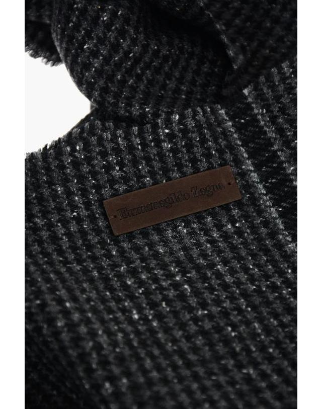 에르메네질도 제냐 [해외직구] 에르메네질도제냐 머플러 스카프 26F Z2L05S GR1 Nero Grigio 착용컷
