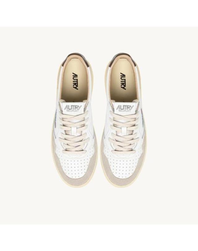 오트리 [해외직구] 26FW 오트리 메달리스트 로우 스니커즈 AULWLS 15 LEAT SUEDE WHT TEAK 착용컷