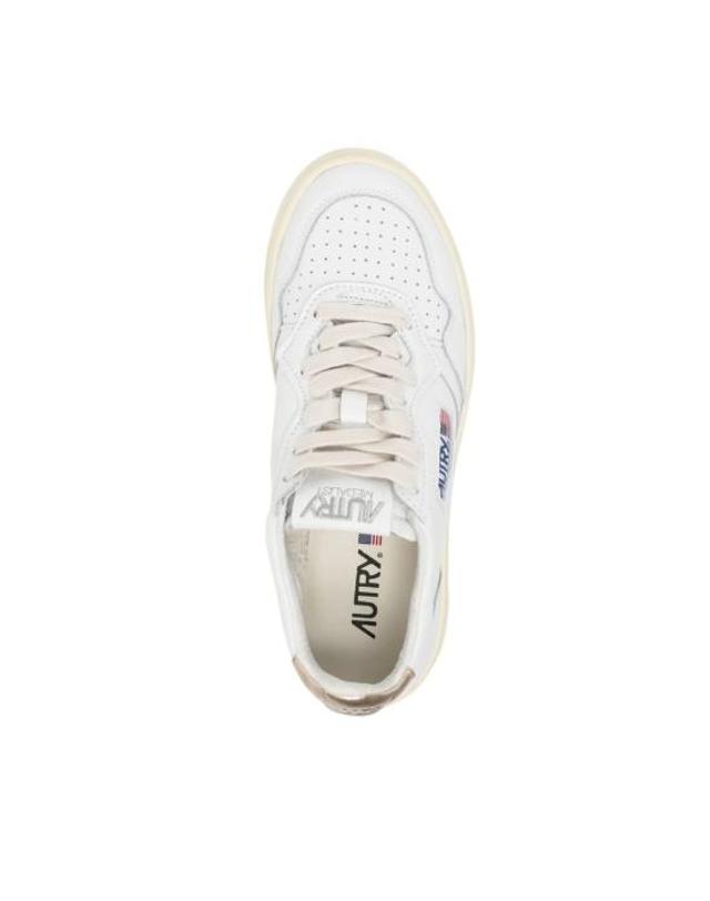오트리 [해외직구] 26FW 오트리 메달리스트 로우 레더 스니커즈 AULW LL06 WHITE GOLD 착용컷