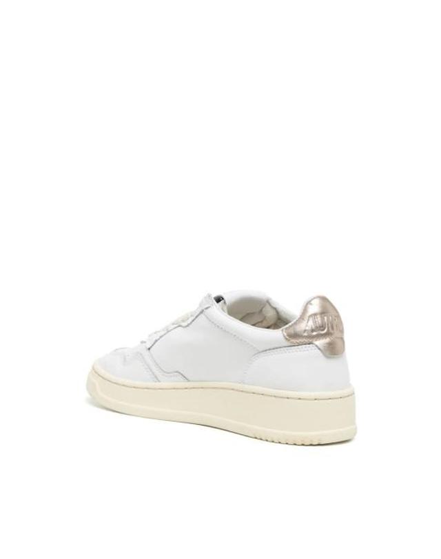 오트리 [해외직구] 26FW 오트리 메달리스트 로우 레더 스니커즈 AULW LL06 WHITE GOLD 착용컷