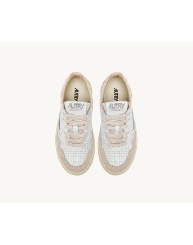 오트리 [해외직구] 26FW 주니어 오트리 스니커즈 KULKFS 05 SUEDE FOUR WHT CRPINK 착용컷