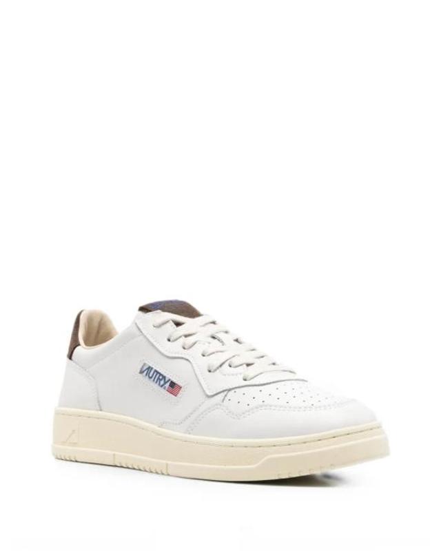 오트리 [해외직구] 26FW 오트리 메달리스트 로우 스니커즈 AULM HJ03 LEAT SUEDE COLLEGE WHITE CHOCOCHIP 착용컷