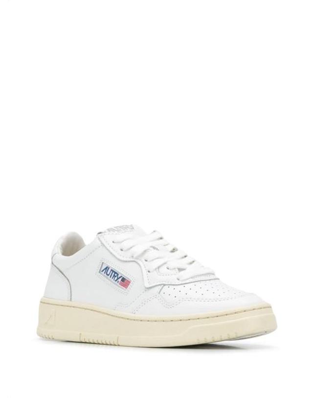 오트리 [해외직구] 26FW 오트리 메달리스트 로우 레더 스니커즈 AULW LL15 WHT 착용컷