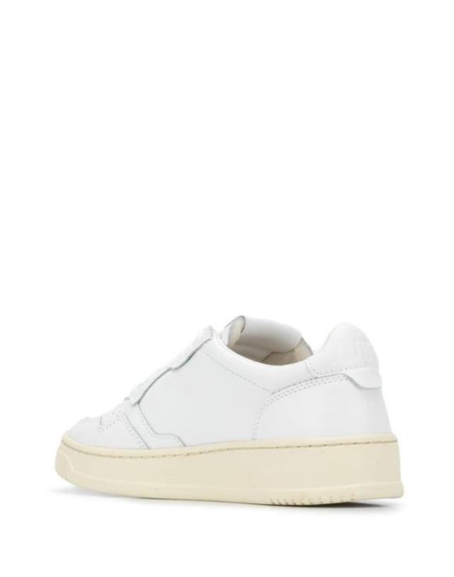 오트리 [해외직구] 26FW 오트리 메달리스트 로우 레더 스니커즈 AULW LL15 WHT 착용컷