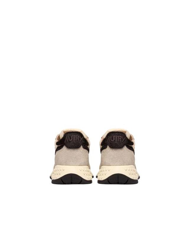 오트리 [해외직구] 26FW 오트리 릴윈드 스니커즈 WWLWYO01 PLAT BROW 착용컷