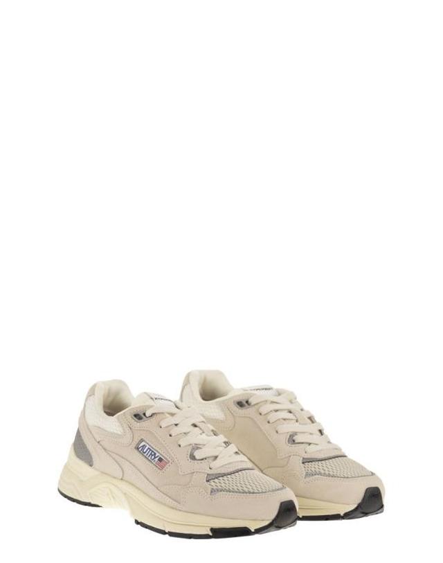 오트리 [해외직구] 26FW 오트리 HYPERWAY 하이퍼웨이 스니커즈 HYLWUM19 BEIGE 착용컷