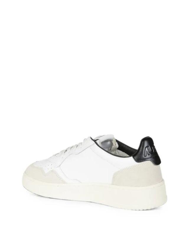 오트리 [해외직구] 26FW 오트리 메달리스트 로우 스니커즈 AULMMA04 WHT BLACK 착용컷