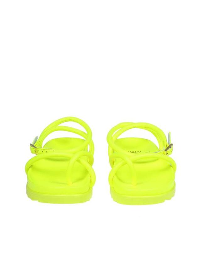 키아라 페라니 [해외직구] 23SS 키아라 페라그니 샌들 CF2950036 Yellow 착용컷