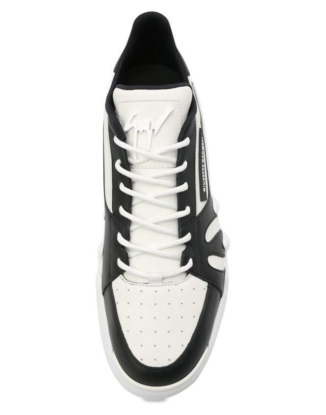 쥬세페자노티 [해외직구] 22FW 쥬세페자노티 스니커즈 RM10005 011 Black white 착용컷