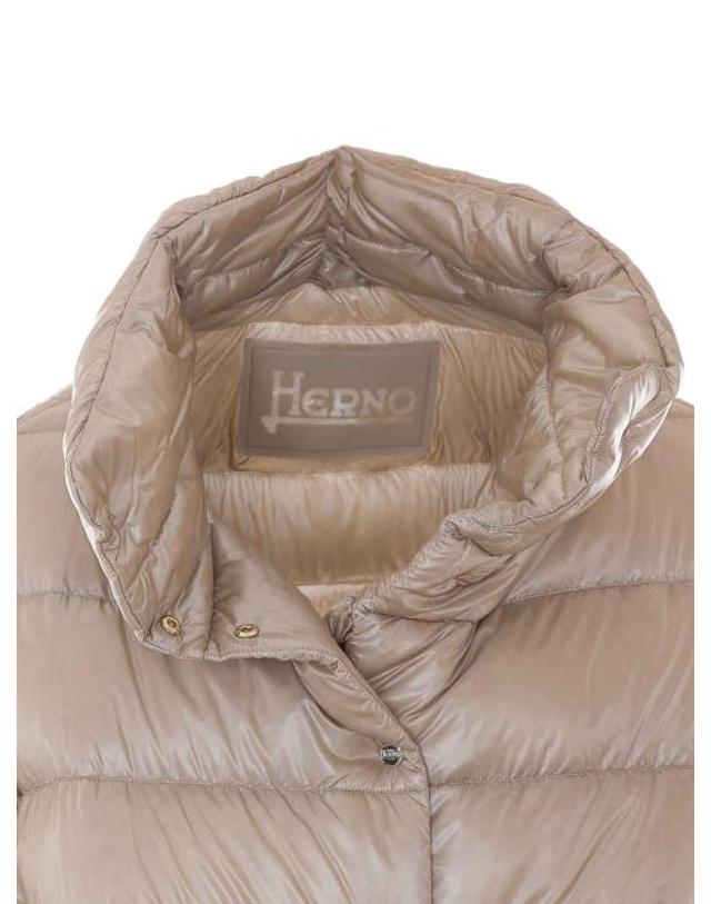 에르노 [해외직구] 26FW 에르노 하이넥 퀼팅 케이프 다운 재킷 PI002256D12017Z1985 BEIGE 착용컷