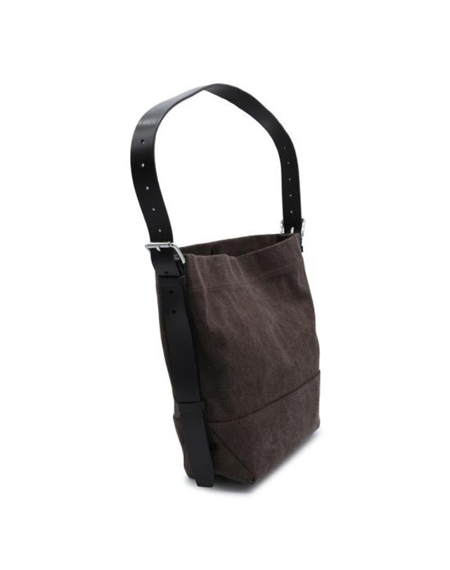 르메르 [해외직구] 26FW 르메르 헤비 에코 코튼 캔버스 스몰 벨티드 토트백 BG0201 LF1697BR490 DARK CHOCOLATE 착용컷