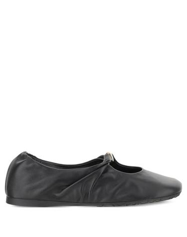 [해외직구] 26FW 로에베 나파 램스킨 페블 소프트 발레리나 L815466 X461100 BLACK